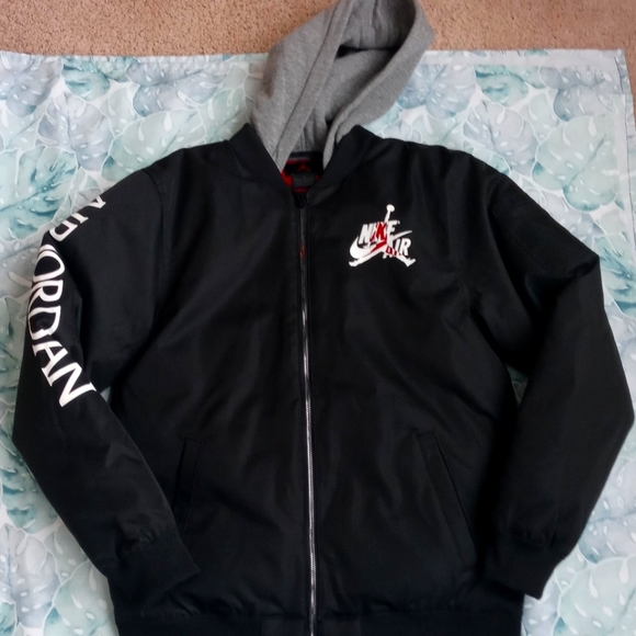 Boys Nike Air Jordan coat, size XL and Black in color never worn - Picture 6 of 6